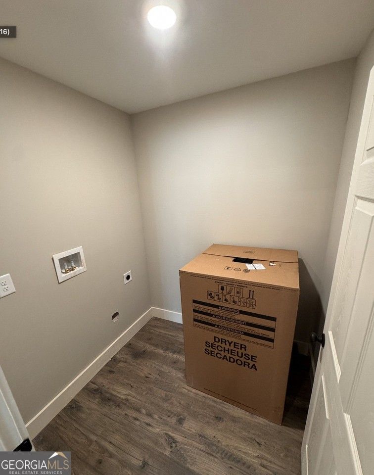210 Maret St - Photo 4 of 16
