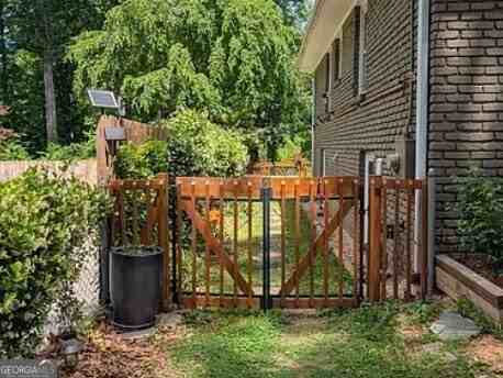 2511 Clairmont Rd Ne - Photo 4 of 20