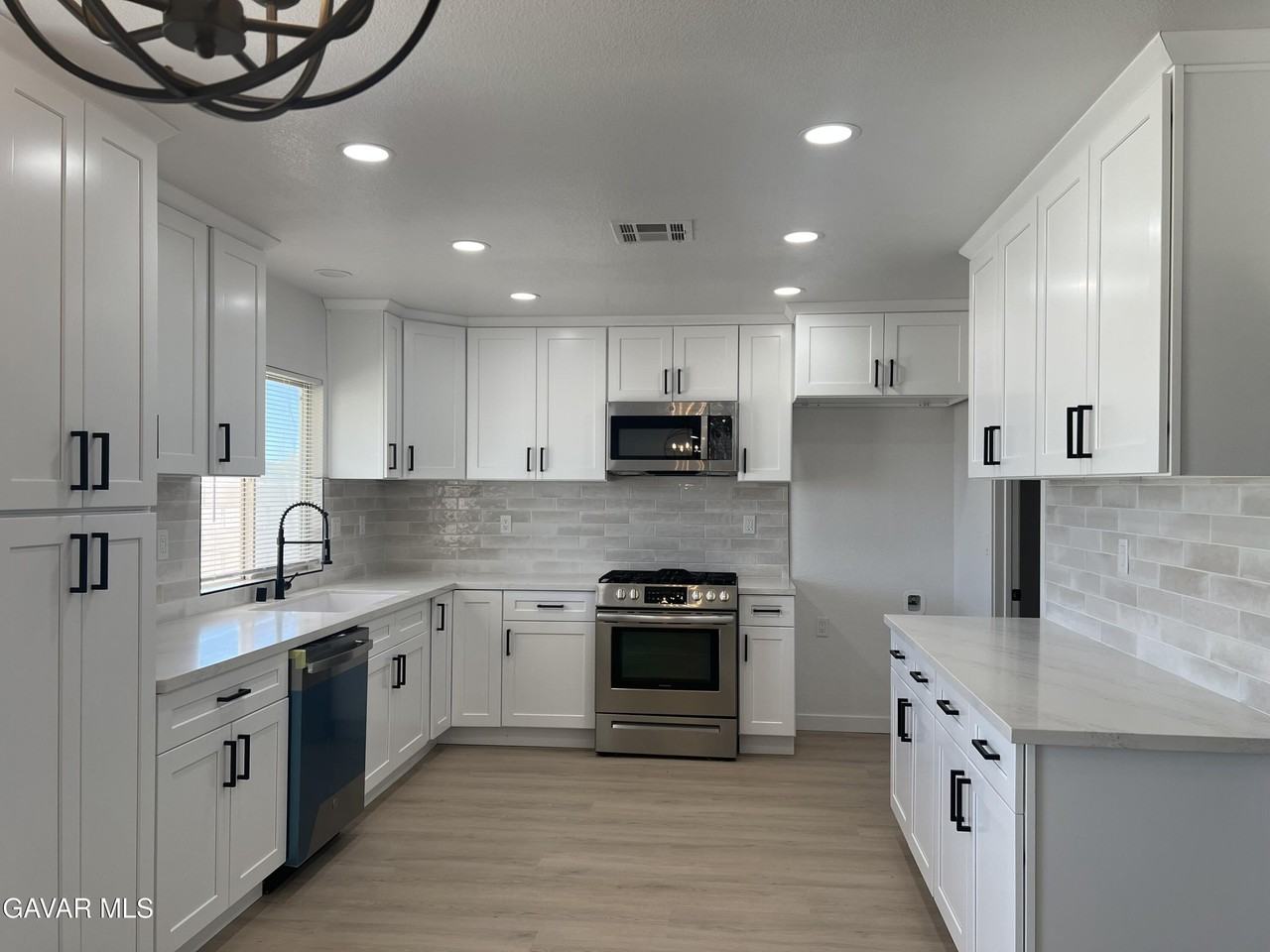 1943 Pengilley Ave - Photo 6 of 18