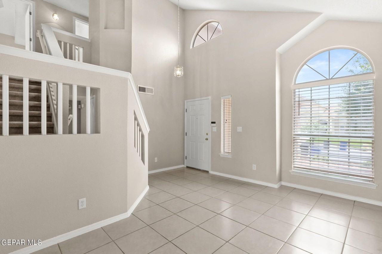 6763 Dakota Ridge Dr - Photo 2 of 30