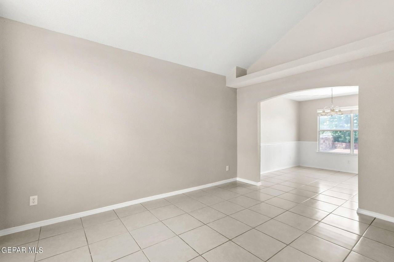 6763 Dakota Ridge Dr - Photo 4 of 30