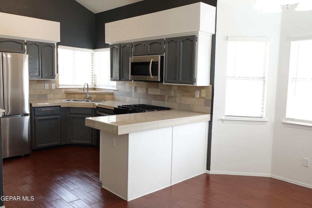 1452 Michelangelo Dr - Photo 4 of 23