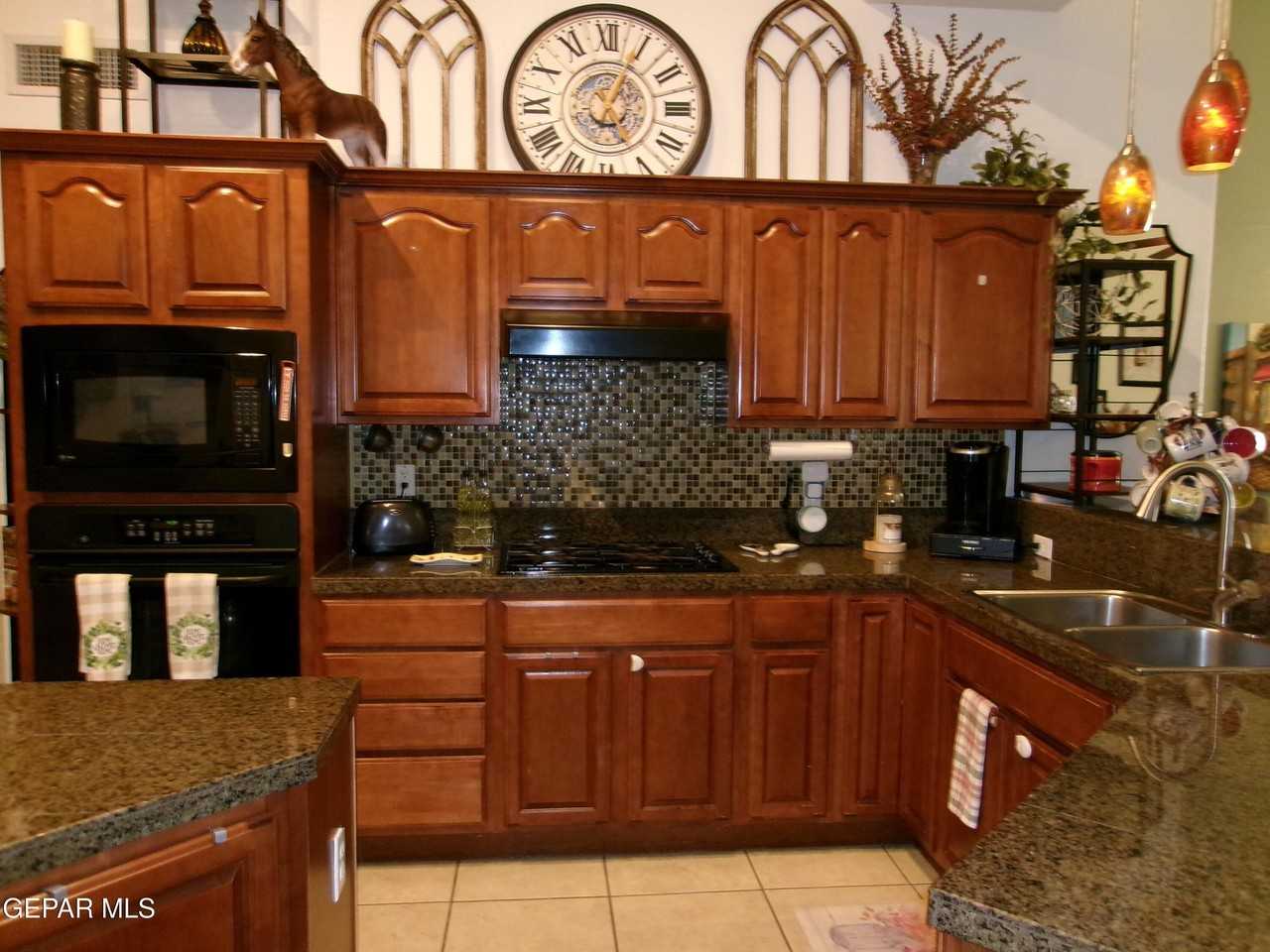 5833 Angel St - Photo 6 of 41