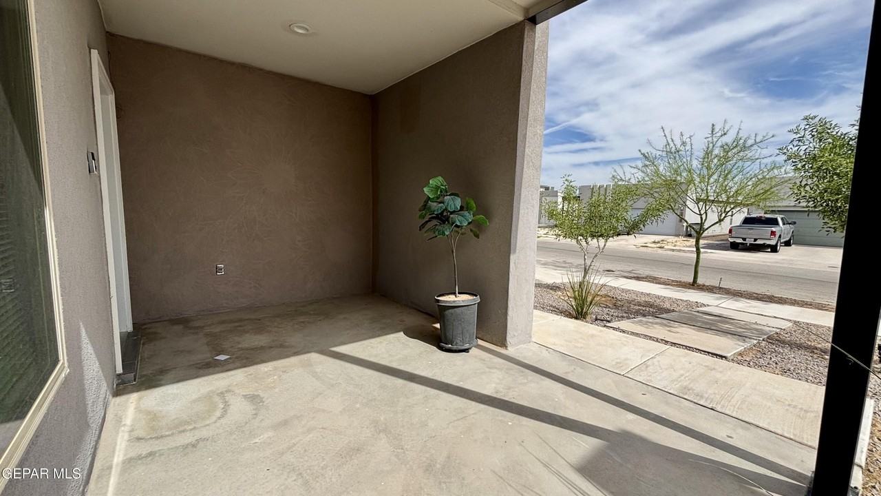 14928 John Mcneely Ave - Photo 4 of 32