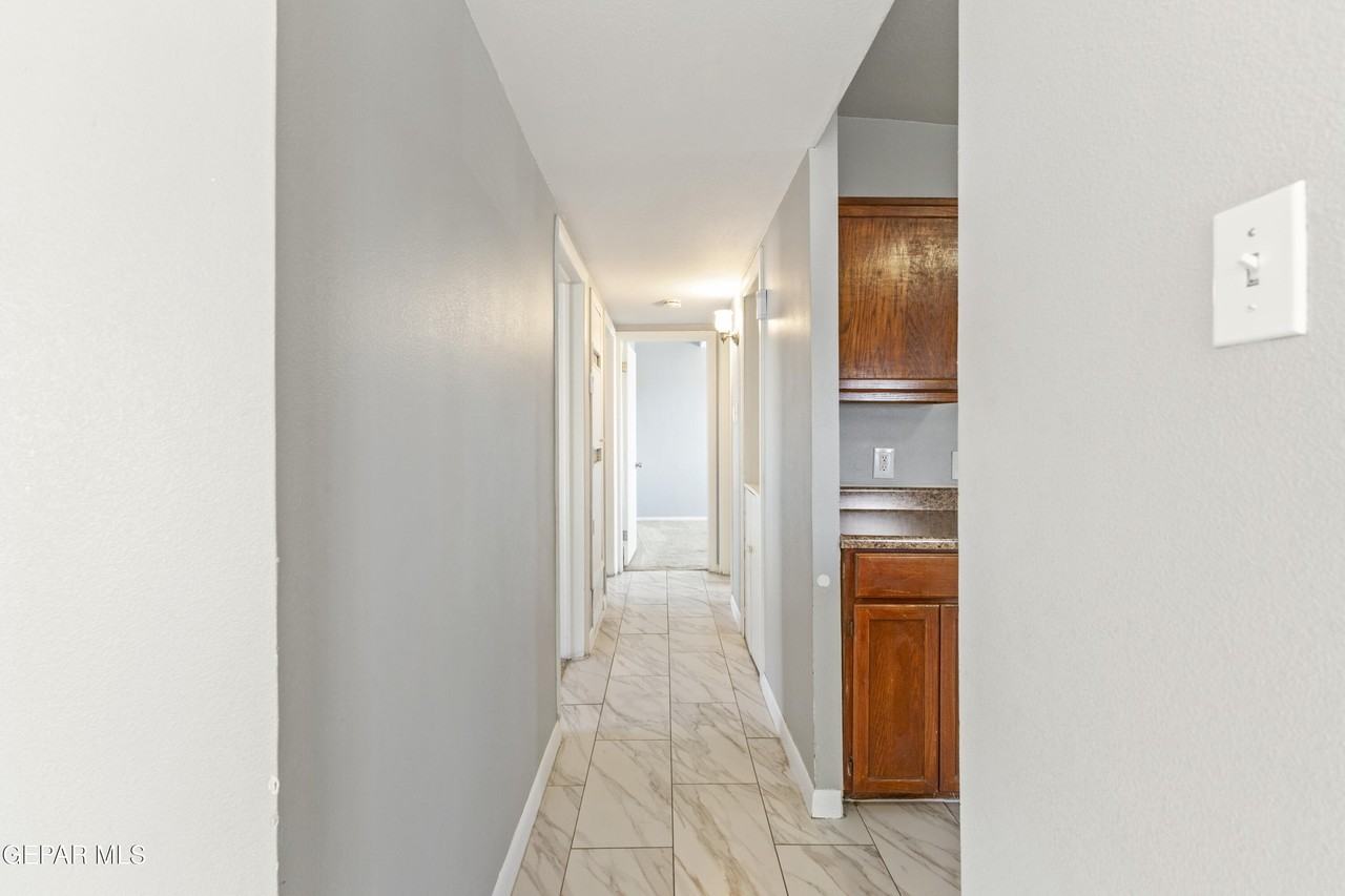 1015 N Clark Dr - Photo 3 of 17