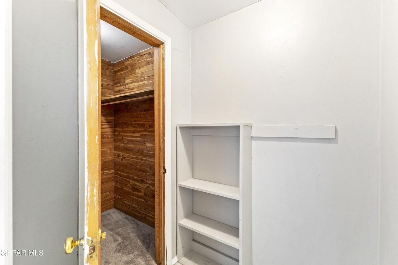 1015 N Clark Dr - Photo 6 of 17