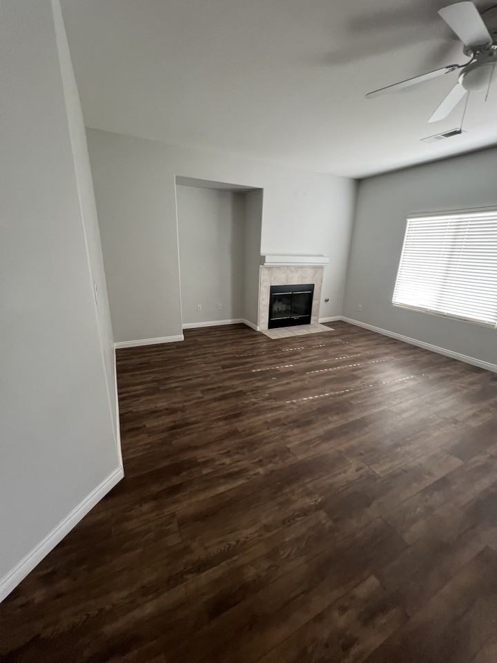 1003 Duxbury Ct #1 - Photo 3 of 12
