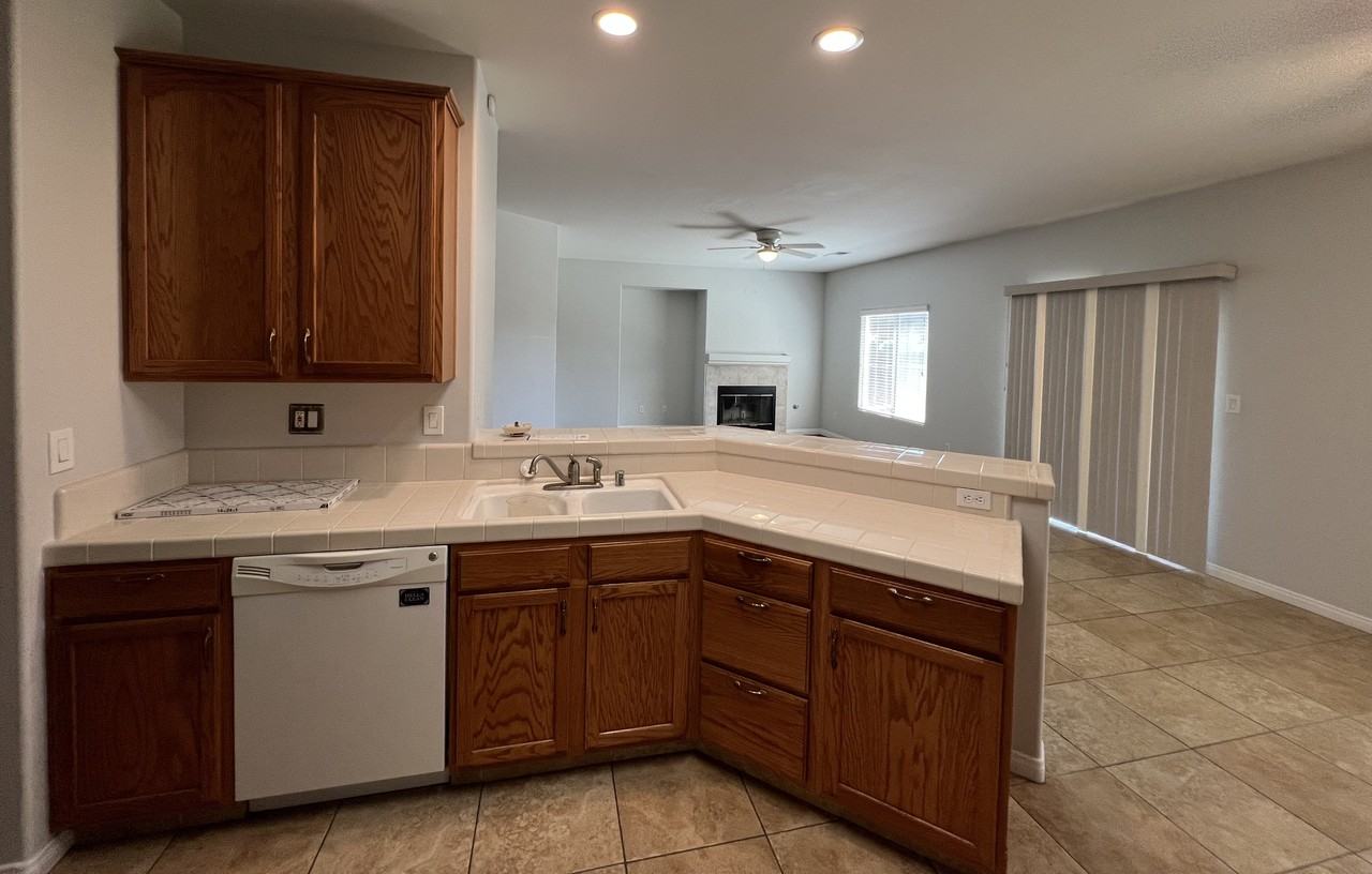 1003 Duxbury Ct #1 - Photo 6 of 12