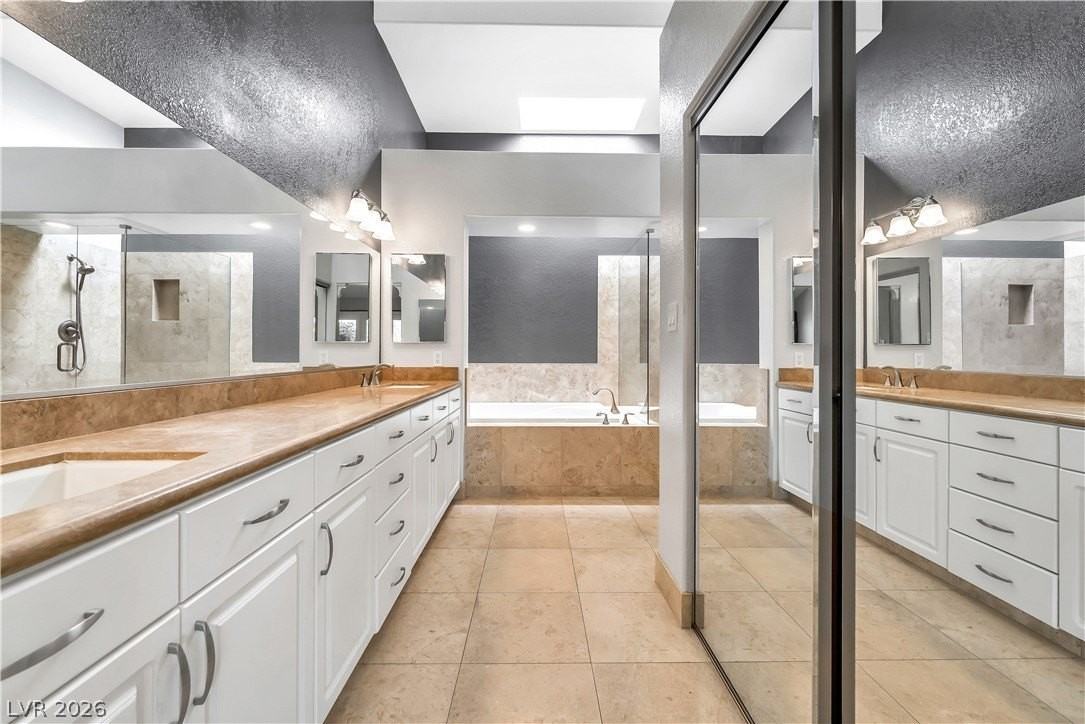 5142 Southern Hills Ln - Photo 3 of 25