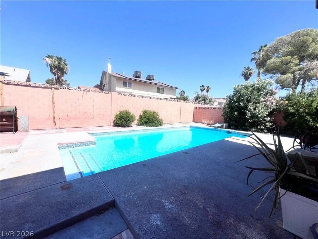 5009 Mesa View Dr - Photo 3 of 44