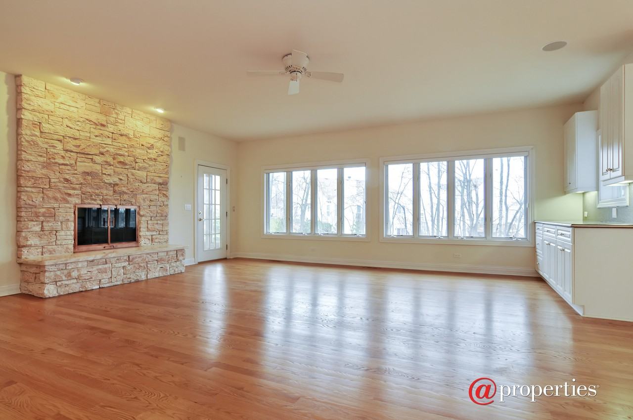 1071 W Bonner Rd - Photo 3 of 27