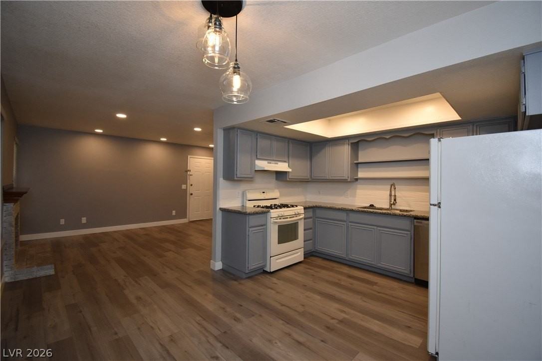 5576 W Rochelle Ave #23C - Photo 5 of 15