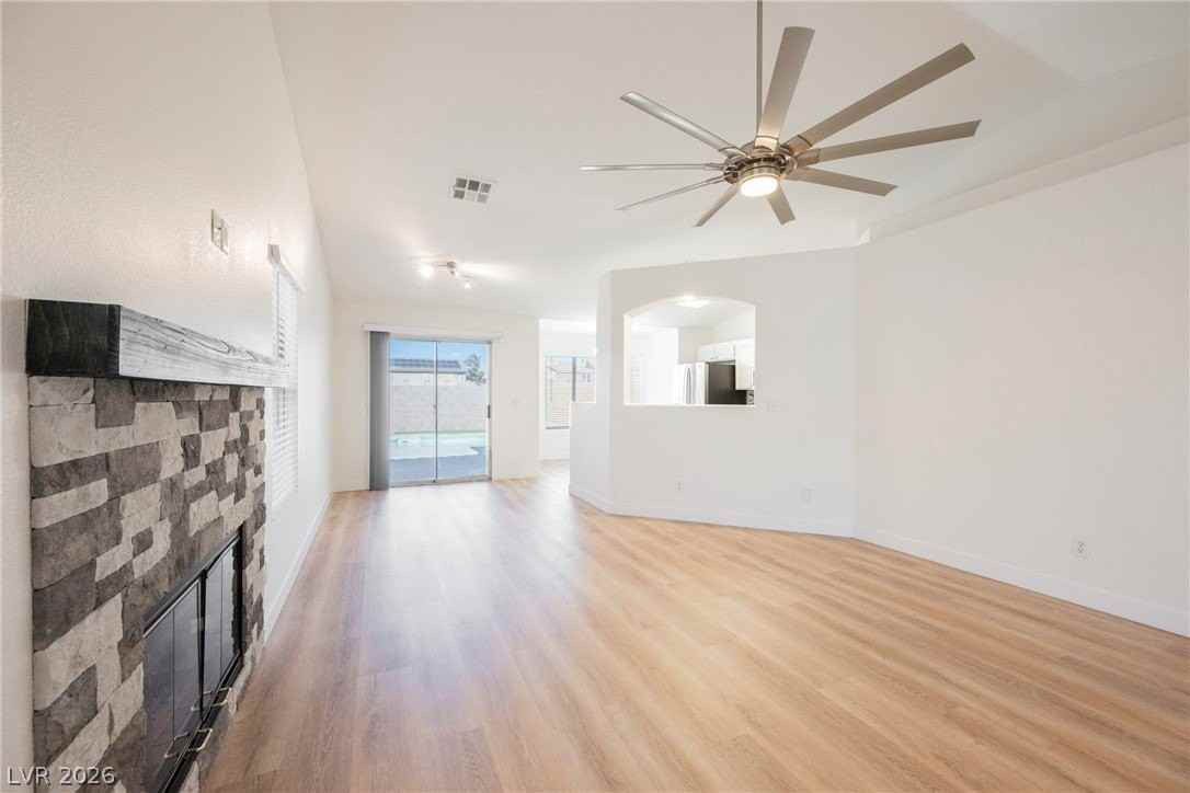 802 Airy Hill St - Photo 5 of 49