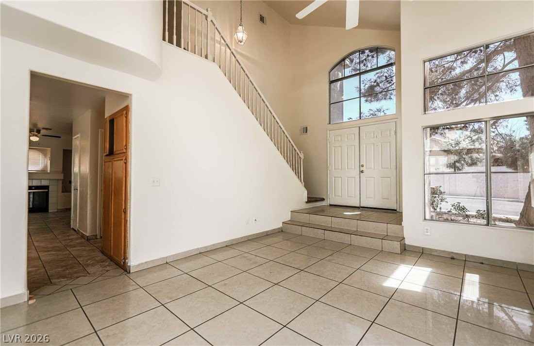2930 Seasons Ave - Photo 4 of 23