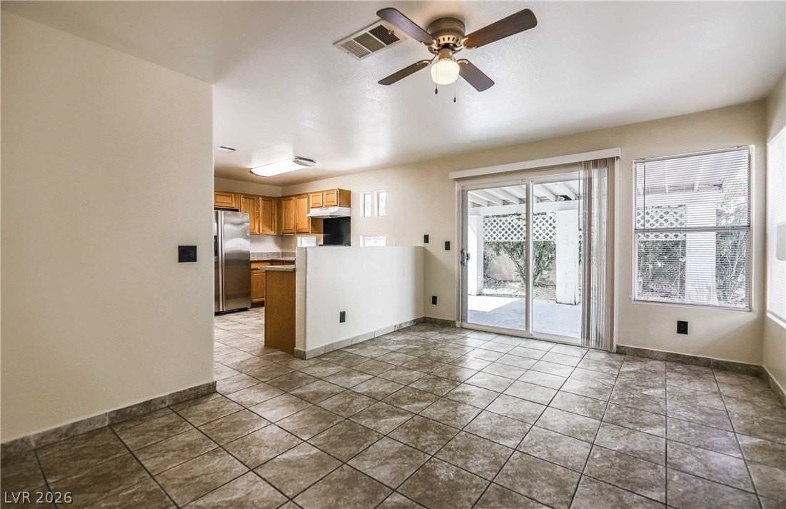 2930 Seasons Ave - Photo 5 of 23
