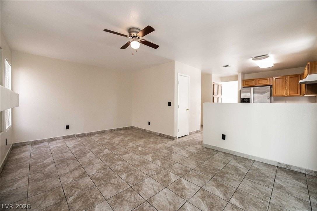 2930 Seasons Ave - Photo 7 of 23