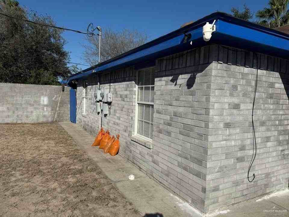 209 N Bluebonnet St - Photo 3 of 20