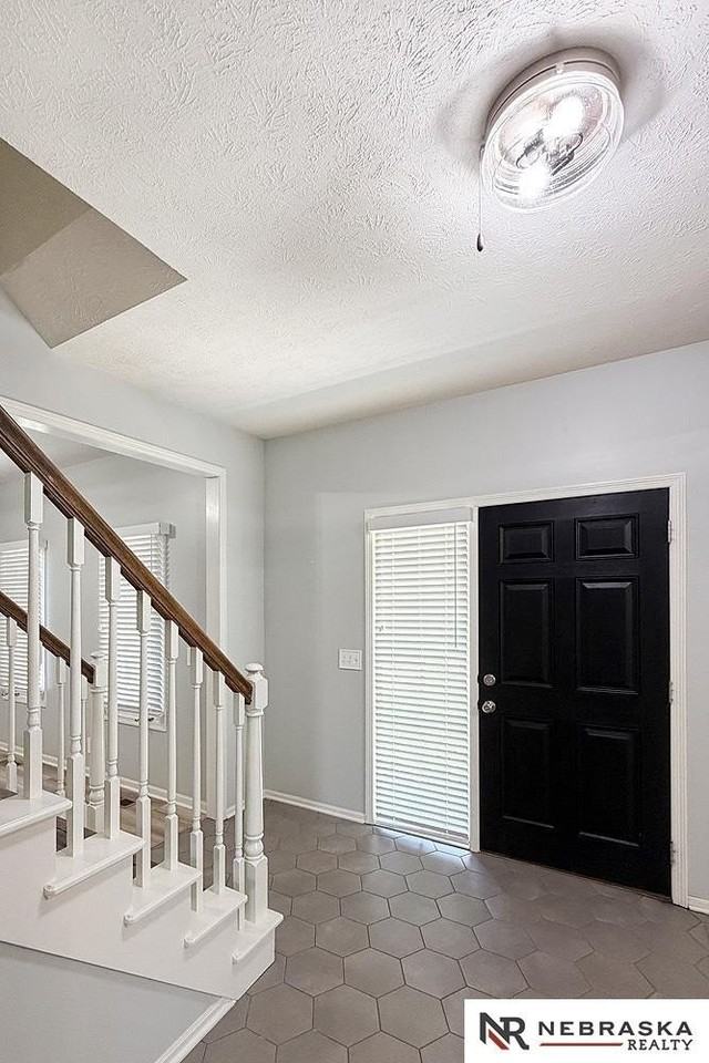 8123 S 104th St - Photo 4 of 50