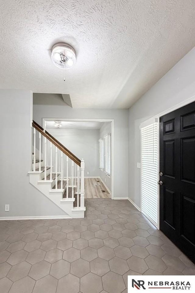 8123 S 104th St - Photo 5 of 50