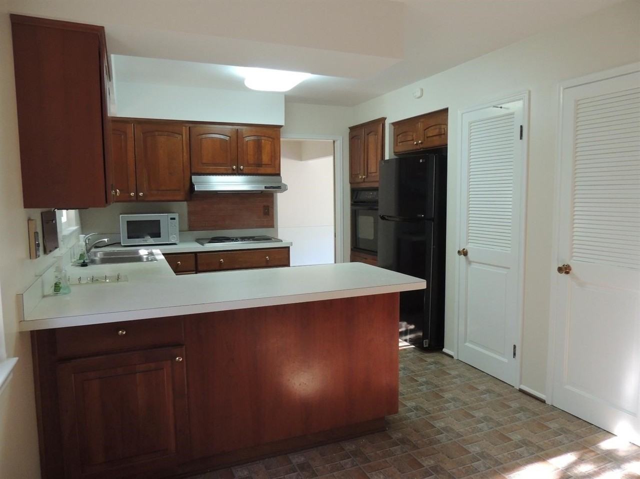 2098 Yorktown Dr - Photo 6 of 20