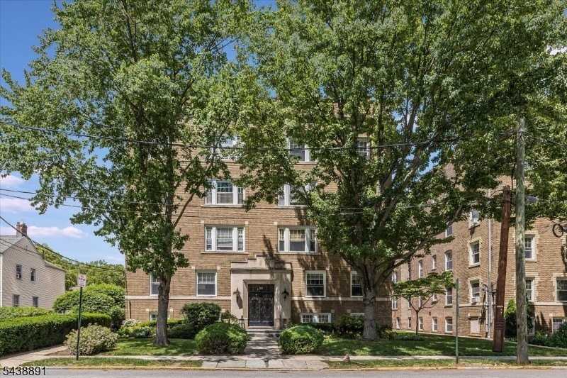 55 Park Ave #25 - Photo 2 of 27