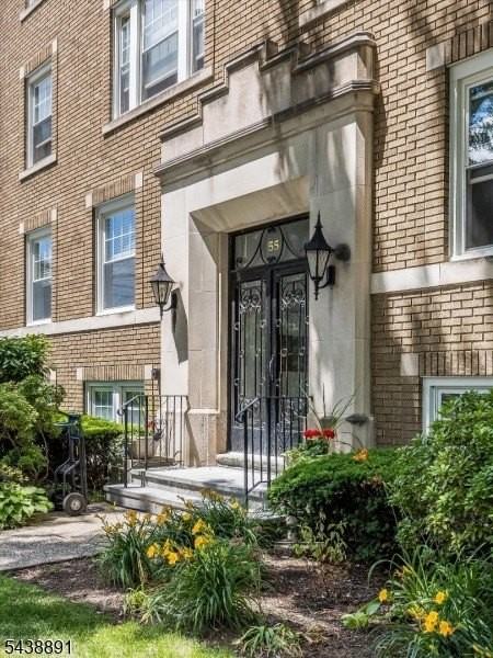 55 Park Ave #25 - Photo 4 of 27