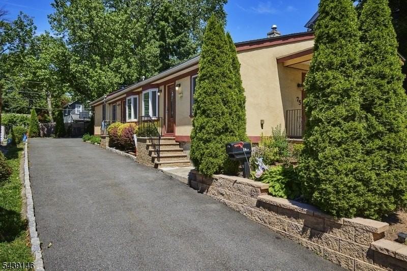 75 3rd St - Photo 4 of 28