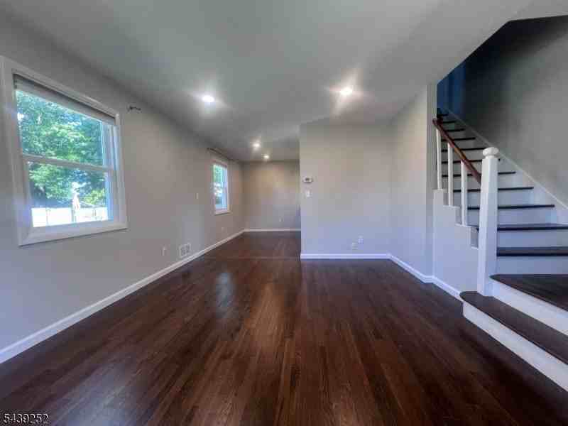 228 Windsor Ave - Photo 7 of 38