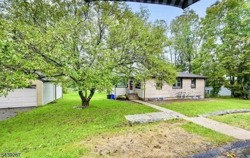 14 Sharon Ct - Photo 2 of 24