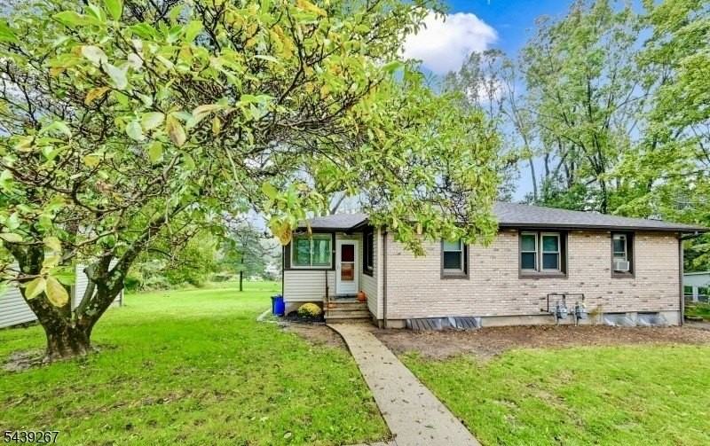 14 Sharon Ct - Photo 3 of 24