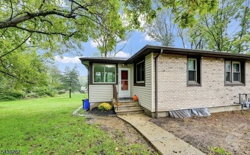 14 Sharon Ct - Photo 4 of 24