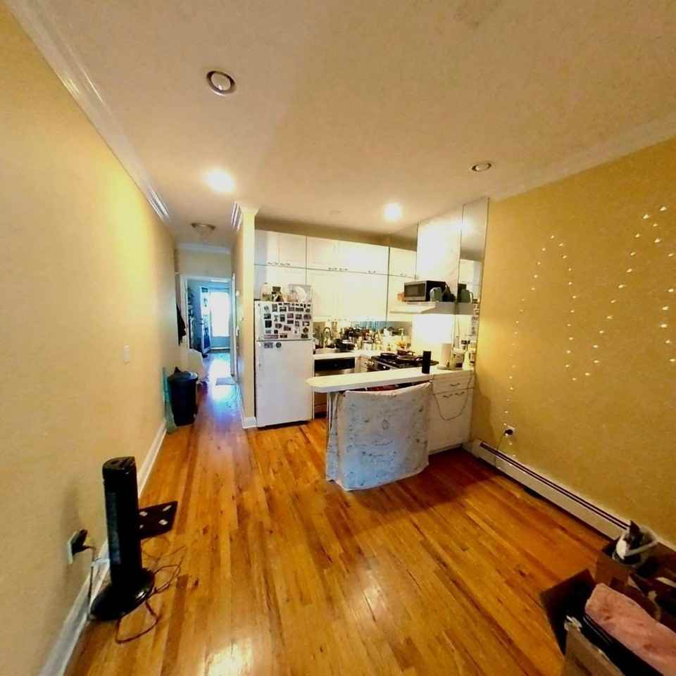 405 2nd St #1R - Photo 2 of 12