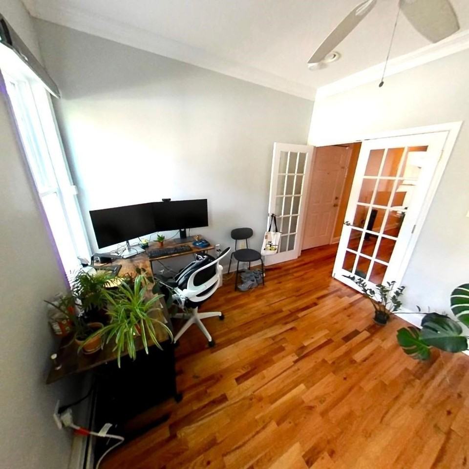 405 2nd St #1R - Photo 3 of 12