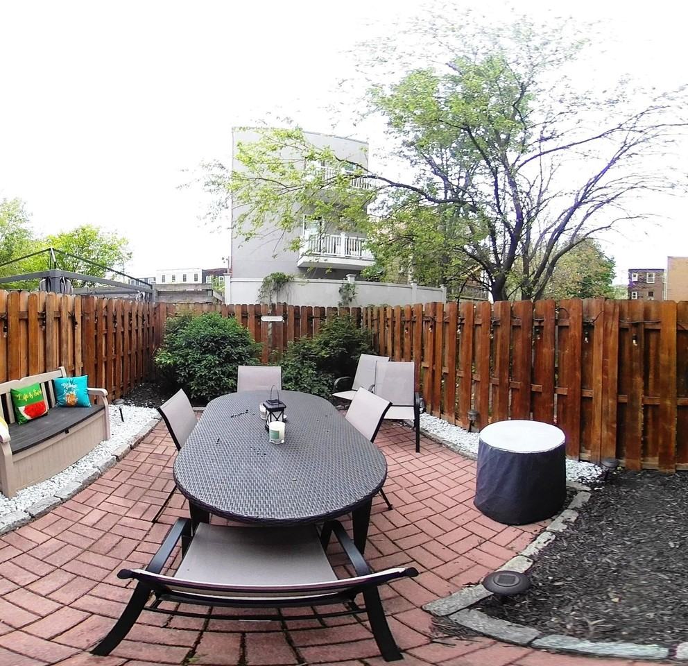 405 2nd St #1R - Photo 5 of 12