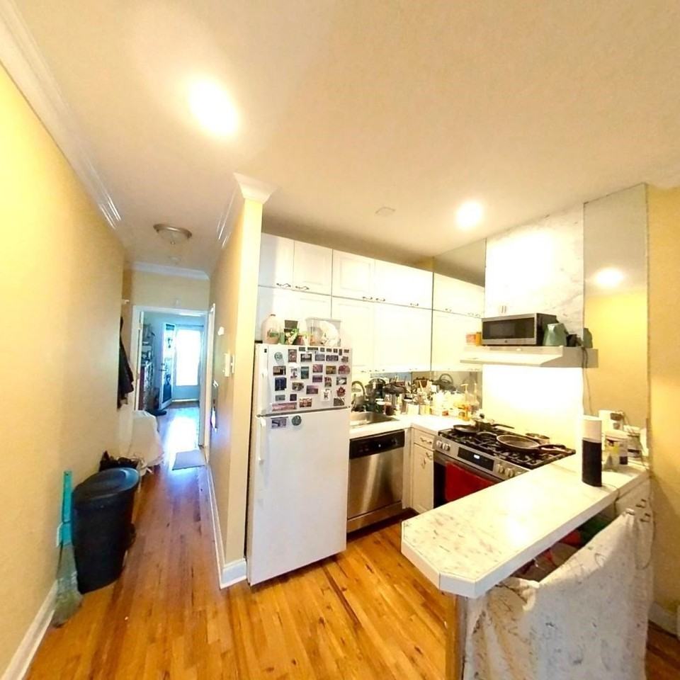 405 2nd St #1R - Photo 6 of 12