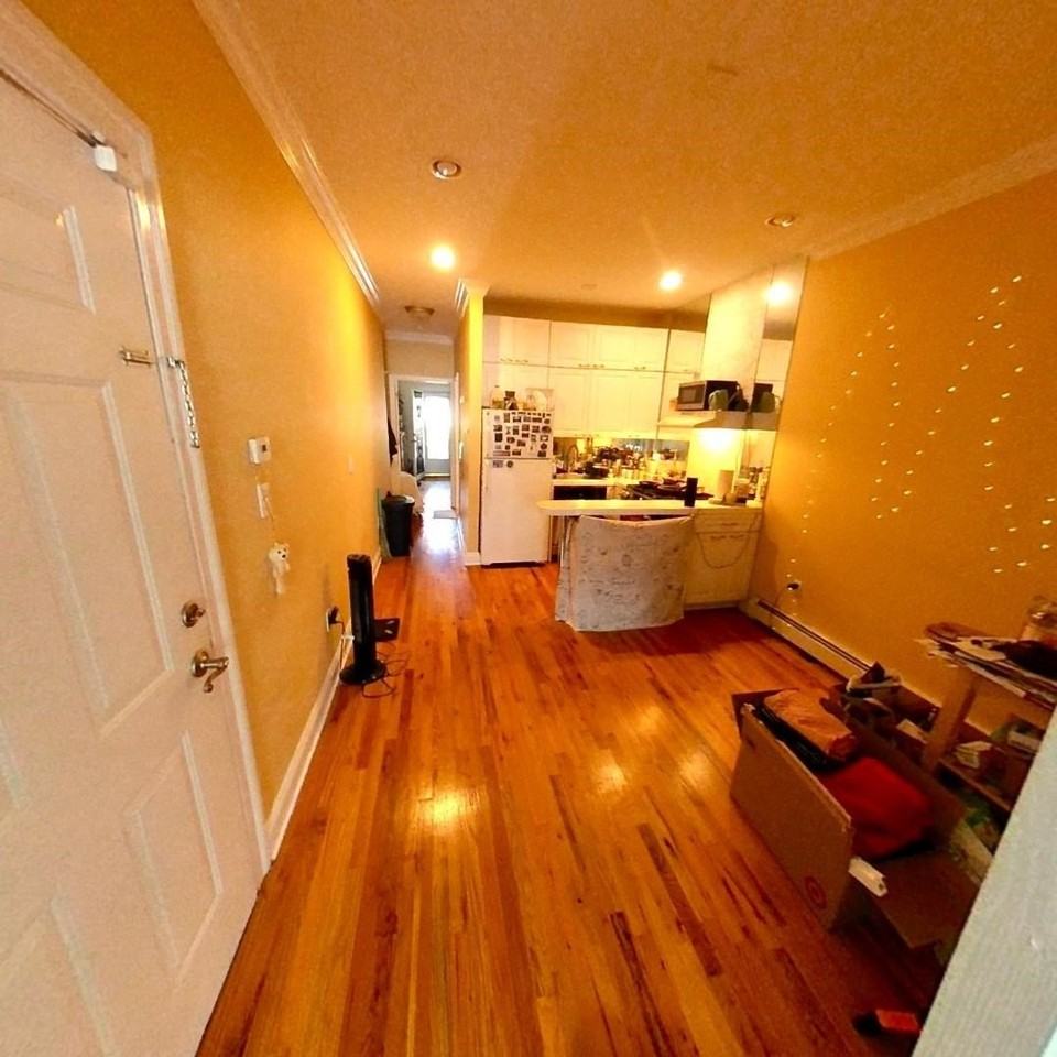 405 2nd St #1R - Photo 7 of 12