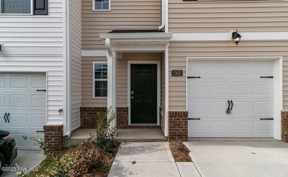 2305 Gracie Ln - Photo 2 of 32