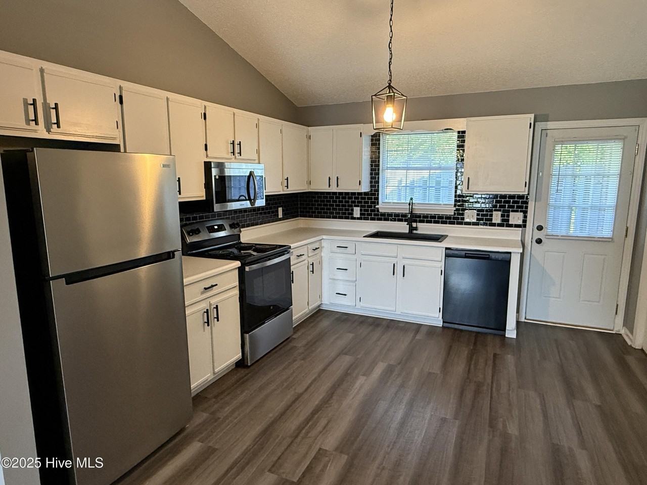 1200 Peyton Cir #A - Photo 3 of 9