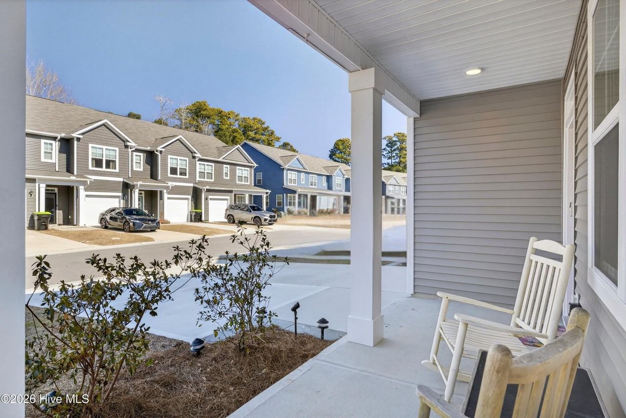 3647 Roseblossom Dr - Photo 4 of 50