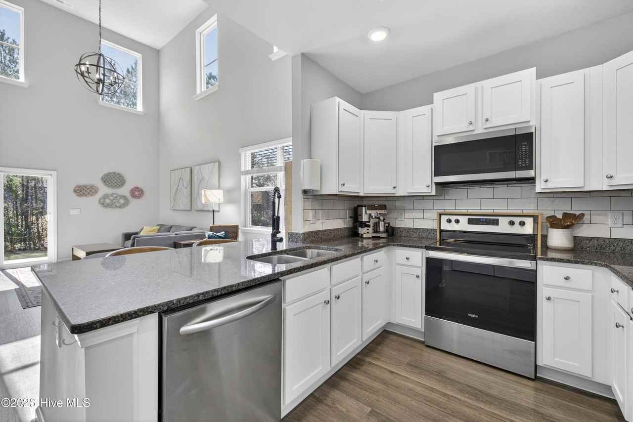3647 Roseblossom Dr - Photo 6 of 50