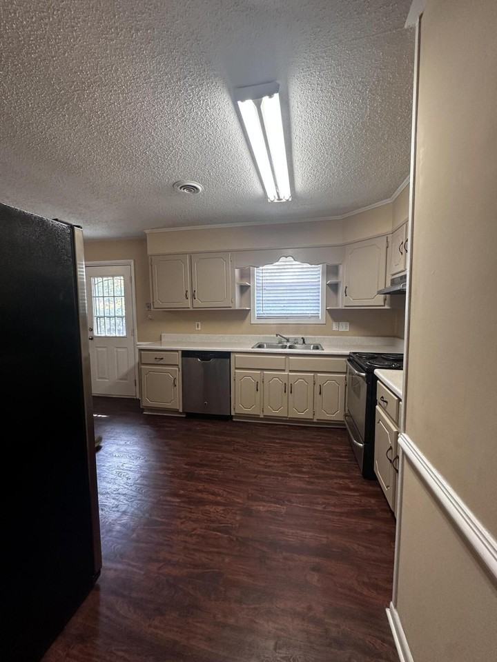 2377 Dublin Dr - Photo 5 of 24