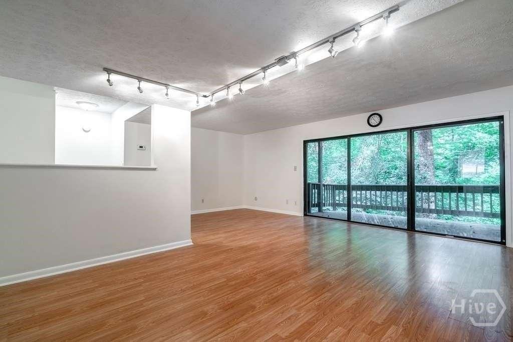 108 Fernbanks Ct - Photo 7 of 30