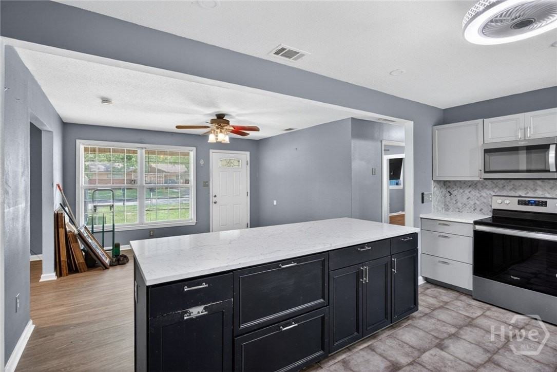 1621 Cloverdale Dr - Photo 5 of 26