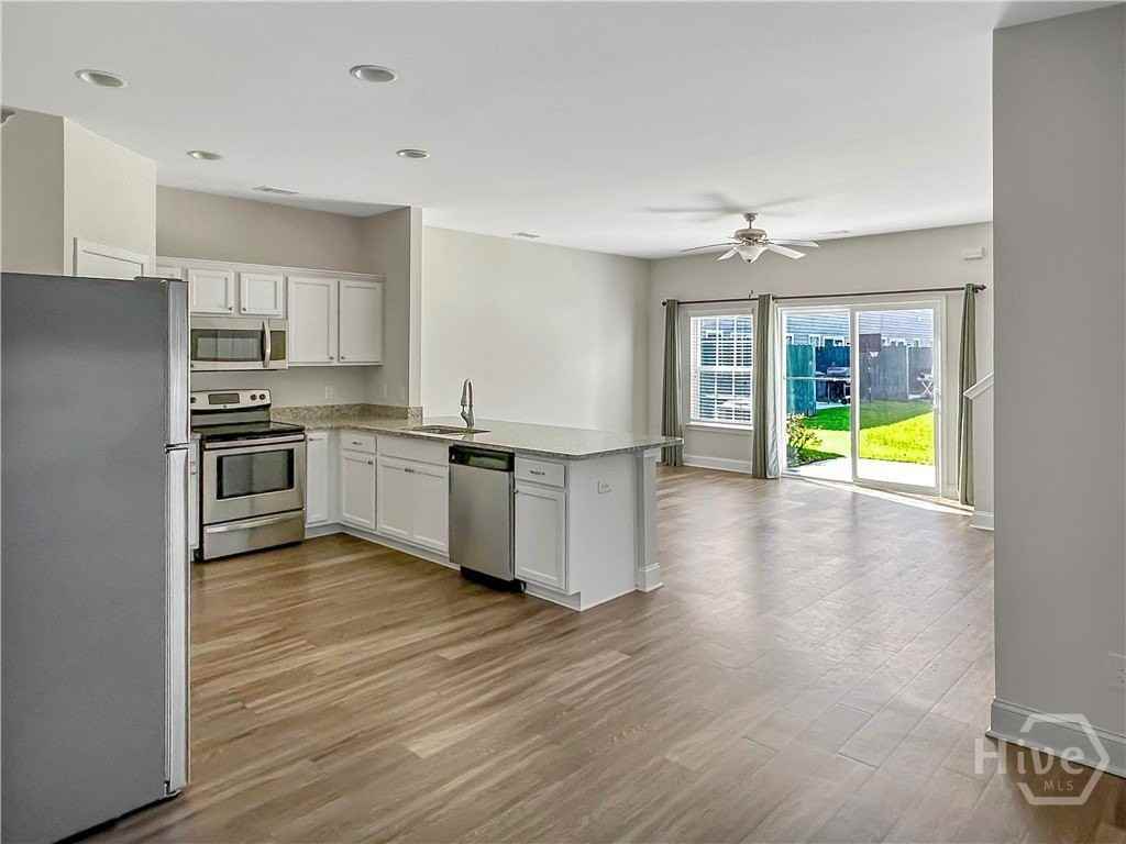 100 Regis Way - Photo 5 of 24