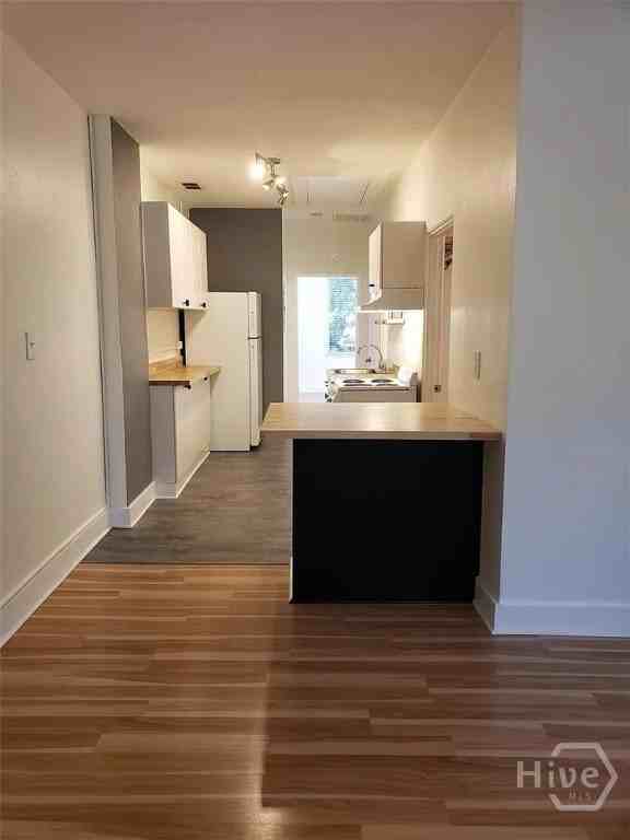 732 E Henry St - Photo 4 of 12