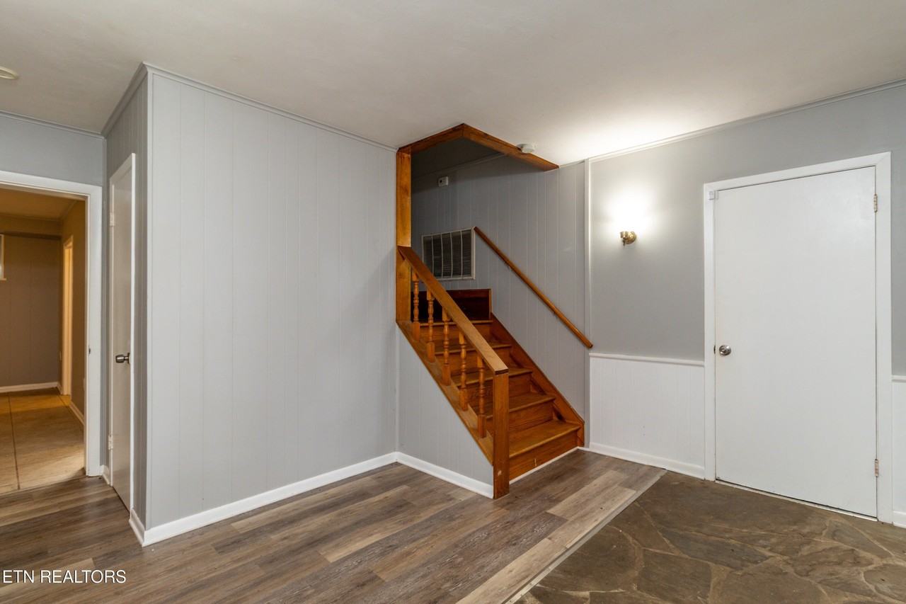 630 Colonial Dr - Photo 7 of 45