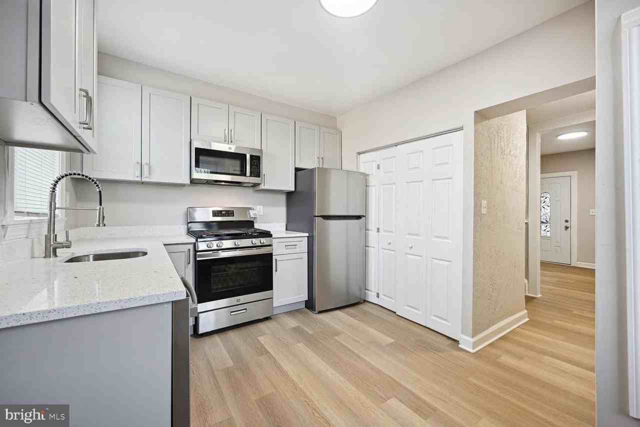 1640 L St Ne - Photo 4 of 17