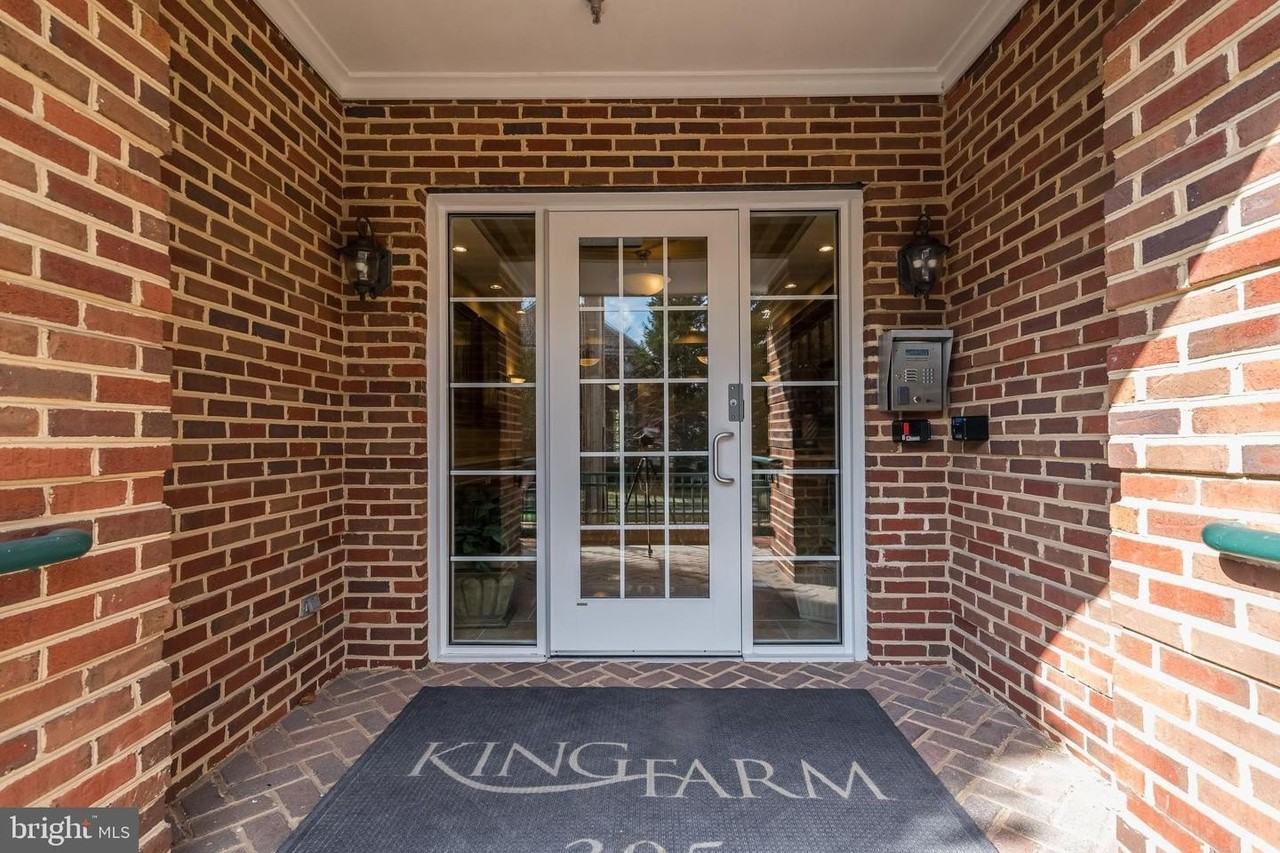 305 Redland Blvd - Photo 4 of 49