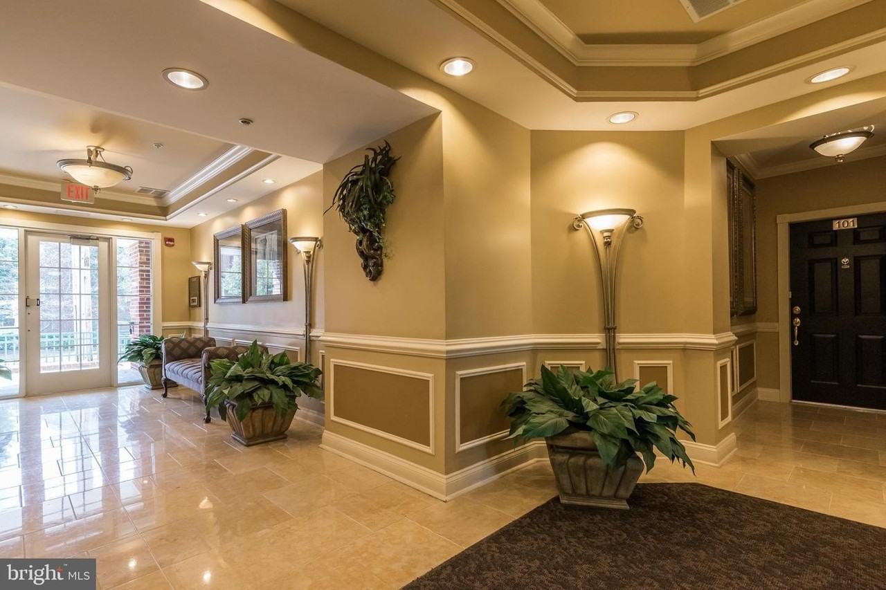 305 Redland Blvd - Photo 6 of 49