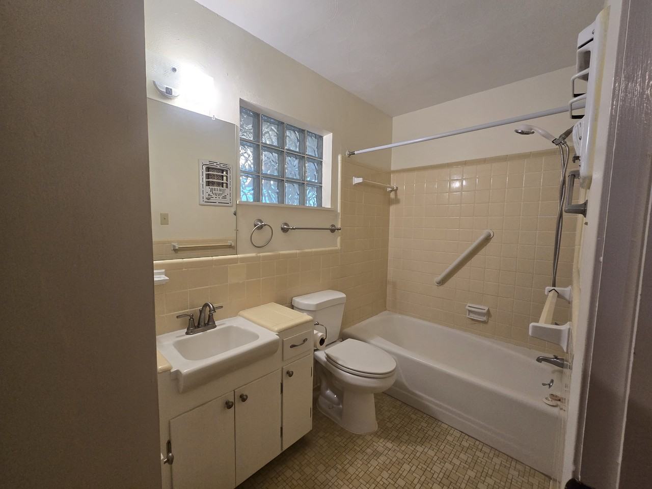 308 Mackeral St #SF - Photo 5 of 27